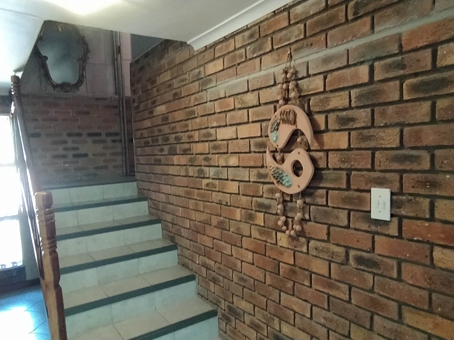 6 Bedroom Property for Sale in De Kelders Western Cape